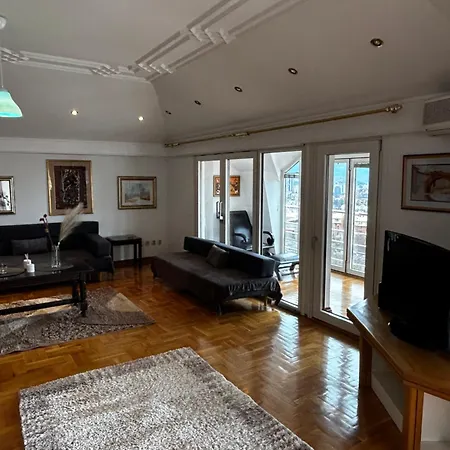 Deluxe Penthouse Private 1 - Center